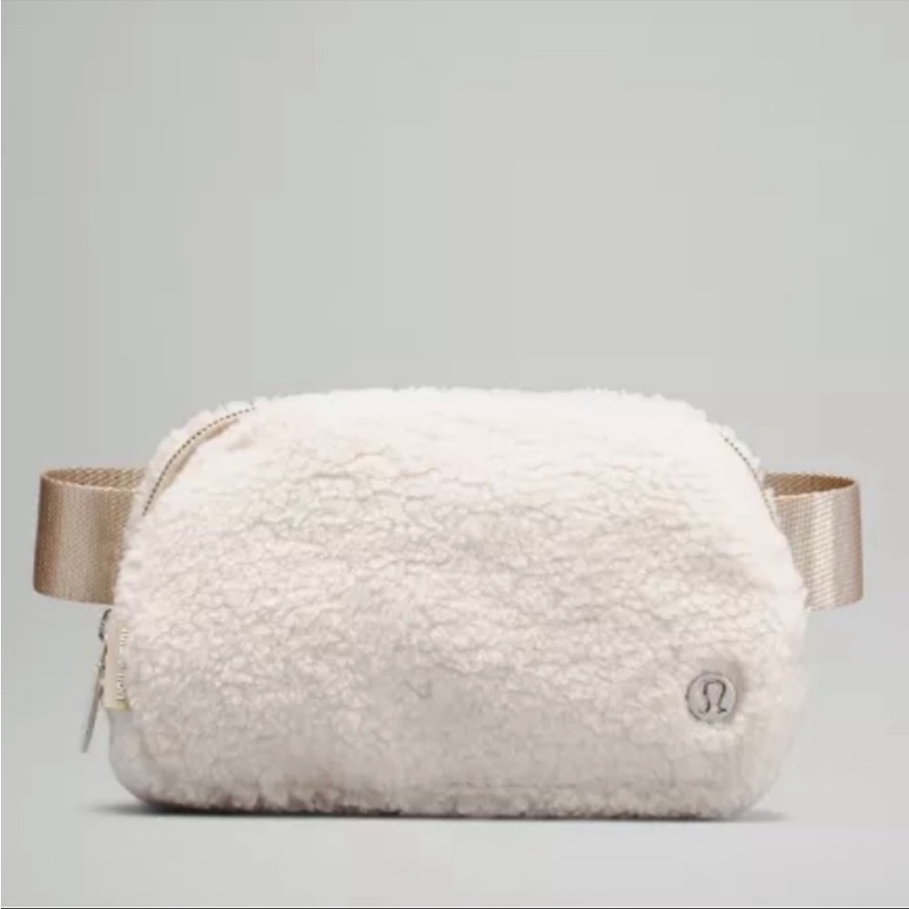 Authentic Lululemon Sherpa Belts Bag